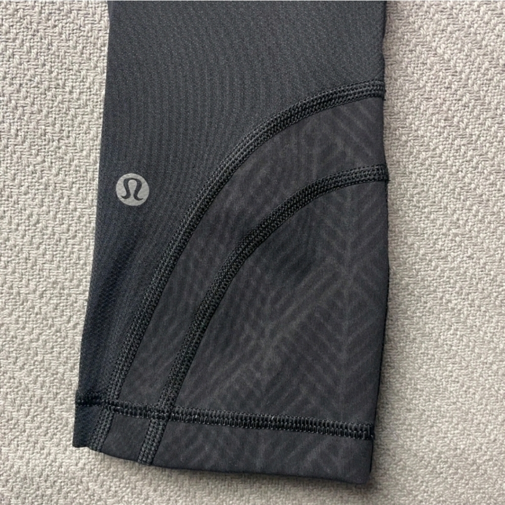 Lululemon Inspire Crop Black 6 Leggings Pattern Yoga Athleisure - Picture 3 of 10